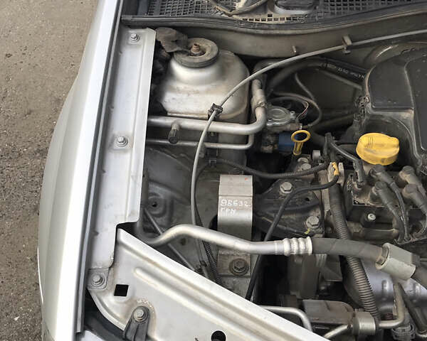 Серый Рено Логан, объемом двигателя 1.6 л и пробегом 108 тыс. км за 6700 $, фото 25 на Automoto.ua