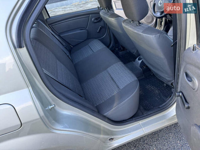 Рено Логан 2011 в Черкассах на Automoto.ua Серый Рено Логан, объемом двигателя 1.39 л и пробегом 97 тыс. км за 5800 $, фото 16 на Automoto.ua