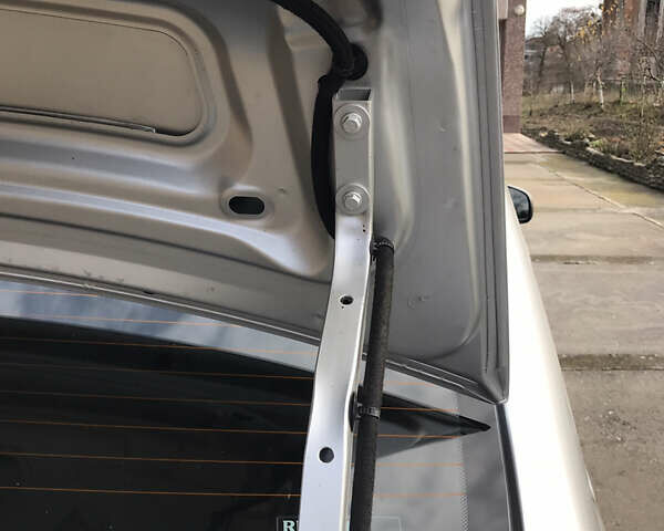 Серый Рено Логан, объемом двигателя 1.6 л и пробегом 108 тыс. км за 6700 $, фото 11 на Automoto.ua