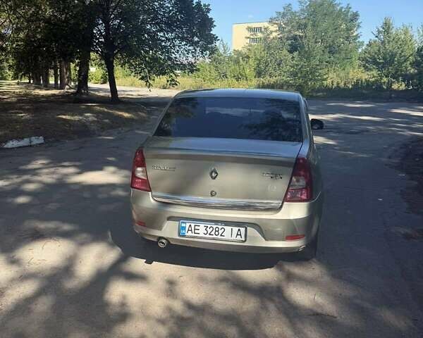 Серый Рено Логан, объемом двигателя 1.6 л и пробегом 196 тыс. км за 4100 $, фото 2 на Automoto.ua