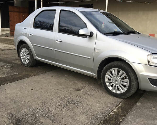 Серый Рено Логан, объемом двигателя 1.6 л и пробегом 108 тыс. км за 6700 $, фото 1 на Automoto.ua