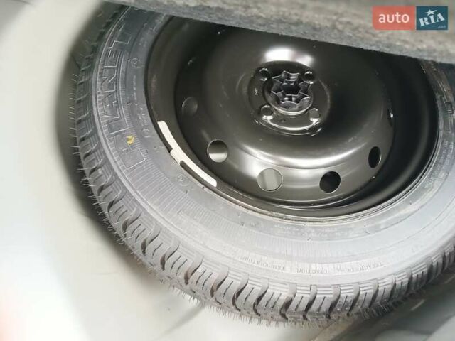 Рено Логан 2011 у Запоріжжя на Automoto.ua Сірий Рено Логан, об'ємом двигуна 1.6 л та пробігом 50 тис. км за 6300 $, фото 8 на Automoto.ua