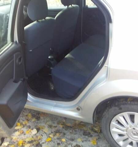 Серый Рено Логан, объемом двигателя 1.6 л и пробегом 36 тыс. км за 6700 $, фото 6 на Automoto.ua