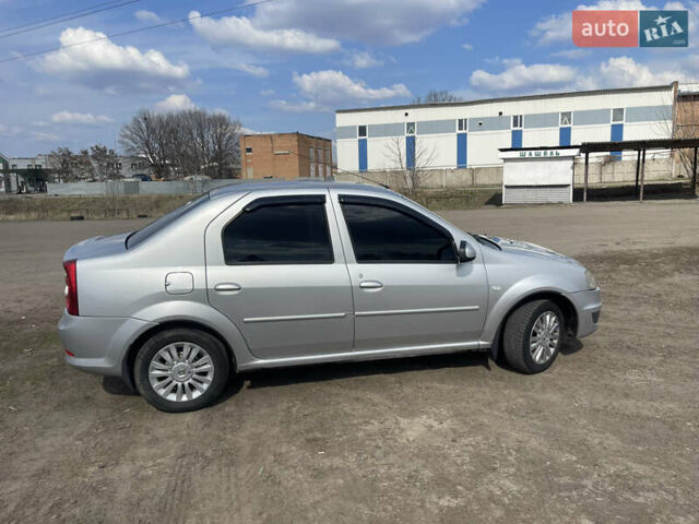 Серый Рено Логан, объемом двигателя 1.6 л и пробегом 118 тыс. км за 5250 $, фото 1 на Automoto.ua