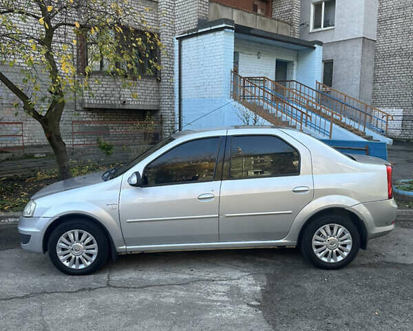 Сірий Рено Логан, об'ємом двигуна 1.6 л та пробігом 123 тис. км за 5500 $, фото 2 на Automoto.ua