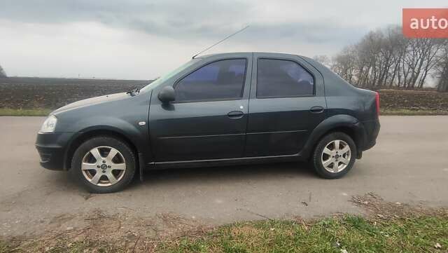 Серый Рено Логан, объемом двигателя 1.39 л и пробегом 250 тыс. км за 3200 $, фото 5 на Automoto.ua