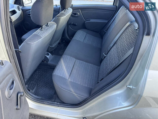 Рено Логан 2011 в Черкассах на Automoto.ua Серый Рено Логан, объемом двигателя 1.39 л и пробегом 97 тыс. км за 5800 $, фото 17 на Automoto.ua