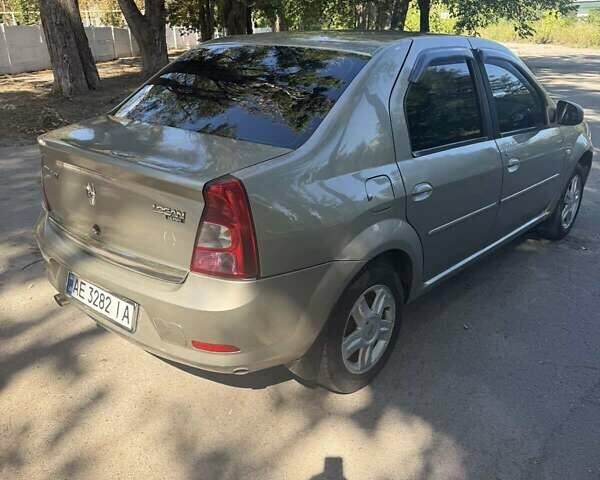Серый Рено Логан, объемом двигателя 1.6 л и пробегом 196 тыс. км за 4100 $, фото 5 на Automoto.ua