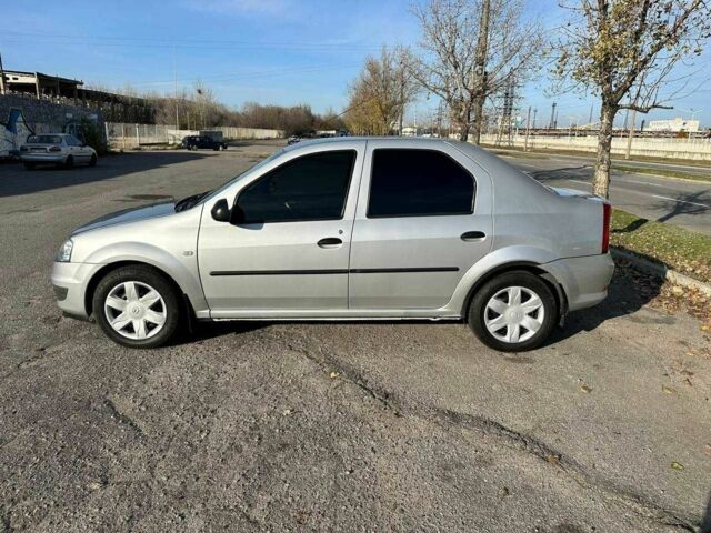 Серый Рено Логан, объемом двигателя 1.4 л и пробегом 222 тыс. км за 5000 $, фото 3 на Automoto.ua