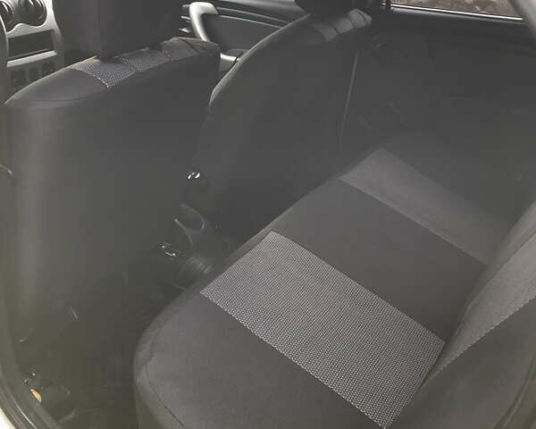 Серый Рено Логан, объемом двигателя 1.6 л и пробегом 108 тыс. км за 6700 $, фото 21 на Automoto.ua