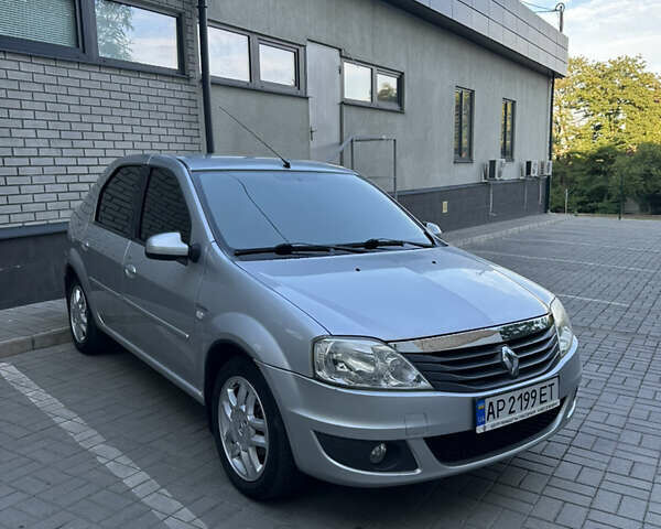Сірий Рено Логан, об'ємом двигуна 1.6 л та пробігом 123 тис. км за 5500 $, фото 3 на Automoto.ua