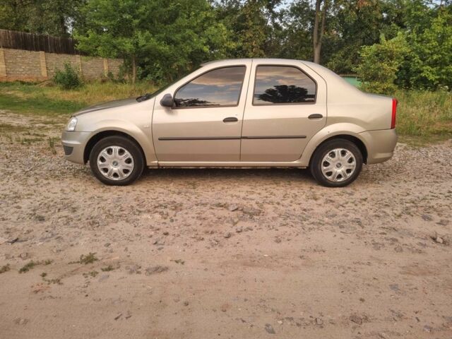 Серый Рено Логан, объемом двигателя 1.5 л и пробегом 280 тыс. км за 3500 $, фото 2 на Automoto.ua