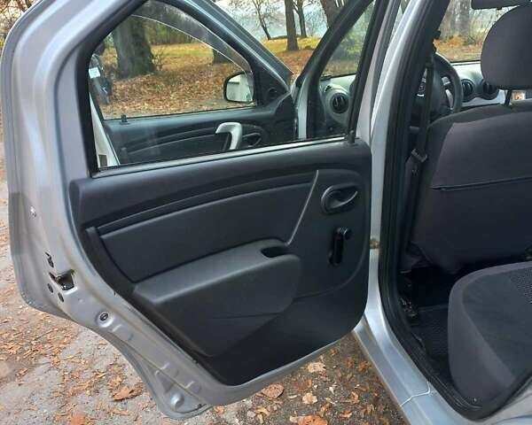 Серый Рено Логан, объемом двигателя 1.39 л и пробегом 95 тыс. км за 5300 $, фото 8 на Automoto.ua