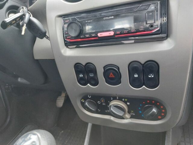 Серый Рено Логан, объемом двигателя 1.5 л и пробегом 148 тыс. км за 4950 $, фото 10 на Automoto.ua