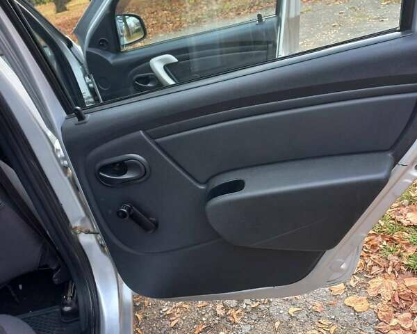 Серый Рено Логан, объемом двигателя 1.39 л и пробегом 95 тыс. км за 5300 $, фото 6 на Automoto.ua