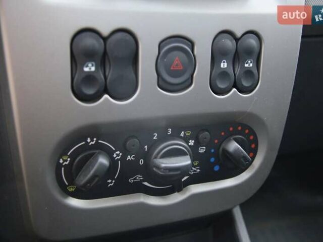 Сірий Рено Логан, об'ємом двигуна 1.39 л та пробігом 54 тис. км за 6400 $, фото 16 на Automoto.ua