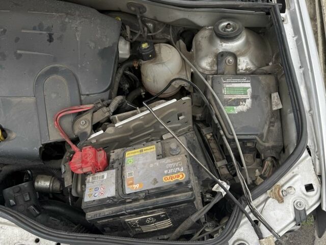 Серый Рено Логан, объемом двигателя 1.5 л и пробегом 119 тыс. км за 1800 $, фото 3 на Automoto.ua