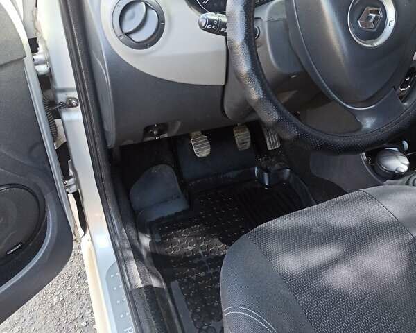 Рено Логан 2012 у Дніпро (Дніпропетровську) на Automoto.ua Сірий Рено Логан, об'ємом двигуна 1.6 л та пробігом 109 тис. км за 6500 $, фото 13 на Automoto.ua