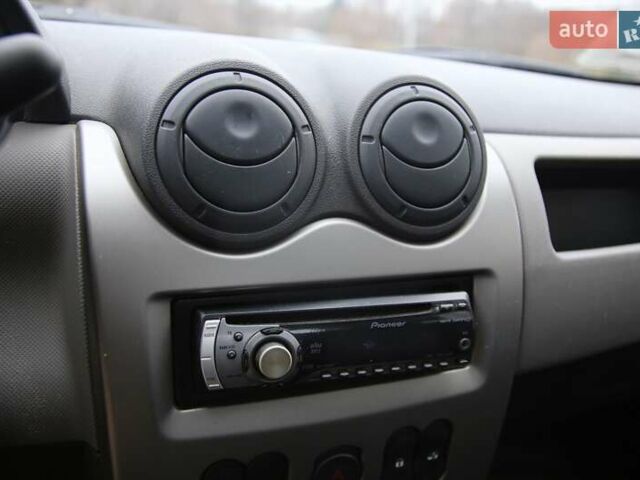 Сірий Рено Логан, об'ємом двигуна 1.39 л та пробігом 54 тис. км за 6400 $, фото 15 на Automoto.ua