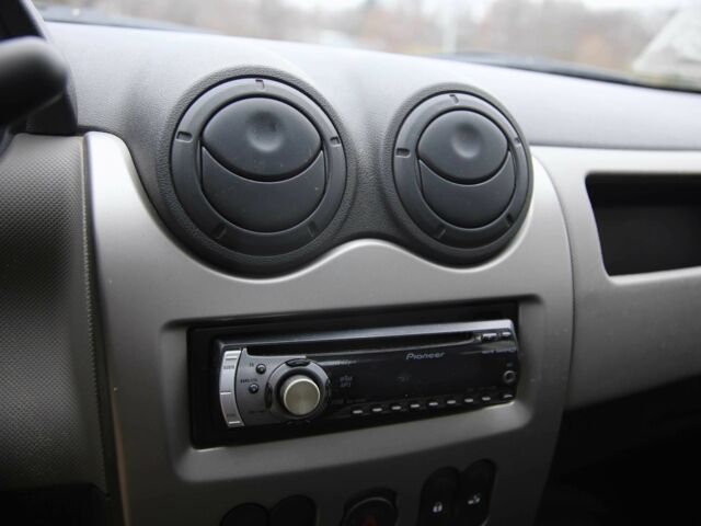 Сірий Рено Логан, об'ємом двигуна 1.4 л та пробігом 54 тис. км за 6400 $, фото 15 на Automoto.ua