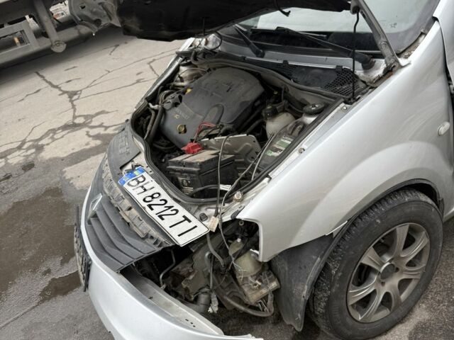 Серый Рено Логан, объемом двигателя 1.5 л и пробегом 119 тыс. км за 1800 $, фото 6 на Automoto.ua