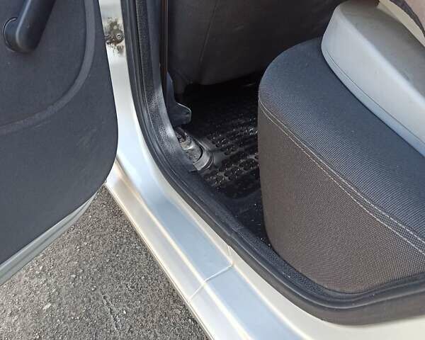 Рено Логан 2012 у Дніпро (Дніпропетровську) на Automoto.ua Сірий Рено Логан, об'ємом двигуна 1.6 л та пробігом 109 тис. км за 6500 $, фото 16 на Automoto.ua