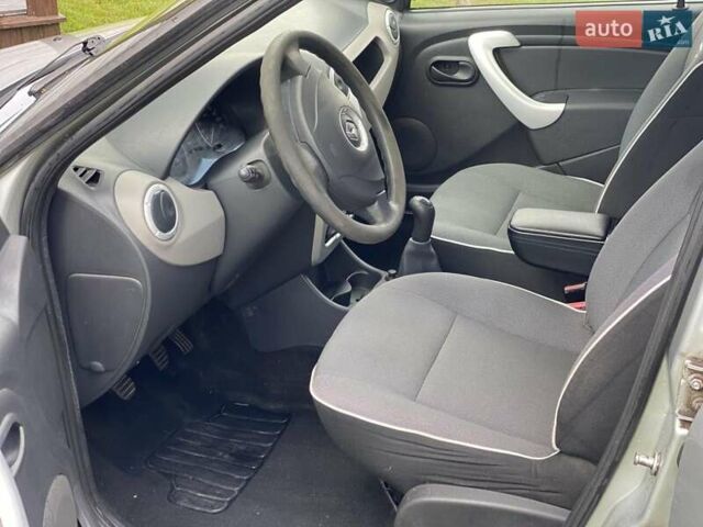 Серый Рено Логан, объемом двигателя 1.6 л и пробегом 119 тыс. км за 4400 $, фото 12 на Automoto.ua