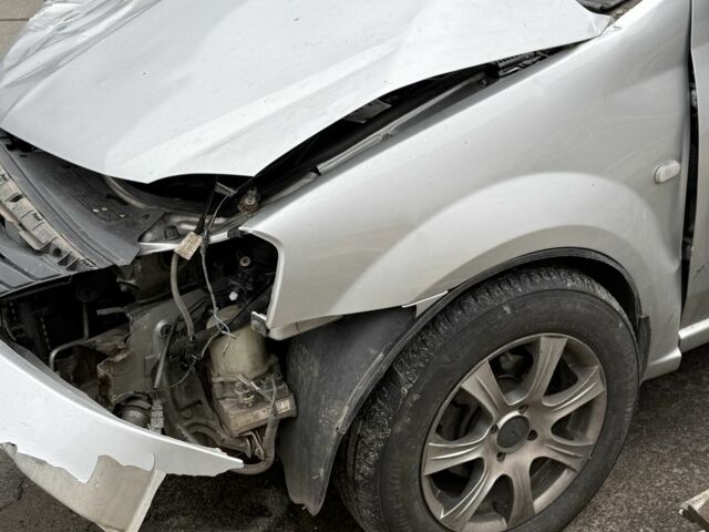 Серый Рено Логан, объемом двигателя 1.5 л и пробегом 119 тыс. км за 1800 $, фото 2 на Automoto.ua