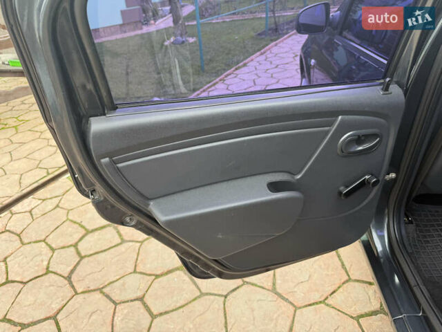 Серый Рено Логан, объемом двигателя 1.6 л и пробегом 115 тыс. км за 5950 $, фото 44 на Automoto.ua