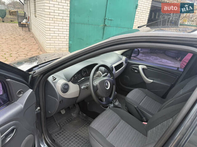 Серый Рено Логан, объемом двигателя 1.6 л и пробегом 115 тыс. км за 5950 $, фото 52 на Automoto.ua
