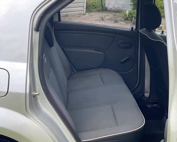 Серый Рено Логан, объемом двигателя 1.6 л и пробегом 119 тыс. км за 4400 $, фото 16 на Automoto.ua