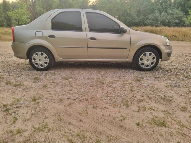 Серый Рено Логан, объемом двигателя 1.5 л и пробегом 280 тыс. км за 3500 $, фото 5 на Automoto.ua