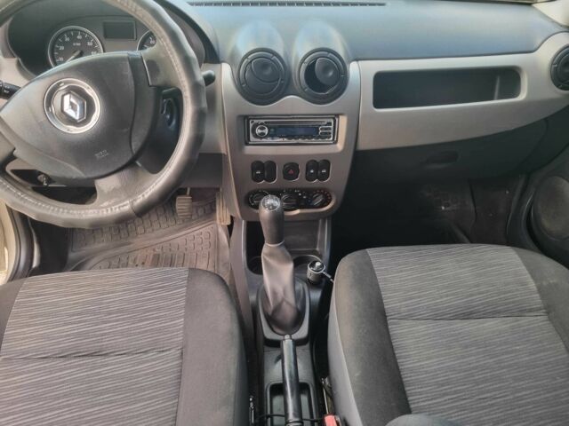 Серый Рено Логан, объемом двигателя 1.5 л и пробегом 280 тыс. км за 3500 $, фото 1 на Automoto.ua