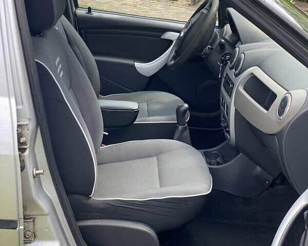 Серый Рено Логан, объемом двигателя 1.6 л и пробегом 119 тыс. км за 4400 $, фото 11 на Automoto.ua