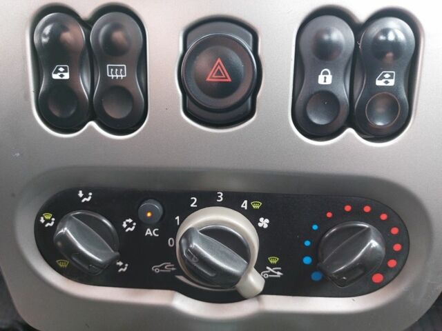 Серый Рено Логан, объемом двигателя 1.5 л и пробегом 148 тыс. км за 4950 $, фото 20 на Automoto.ua