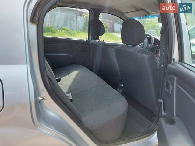 Сірий Рено Логан, об'ємом двигуна 1.46 л та пробігом 200 тис. км за 5500 $, фото 4 на Automoto.ua
