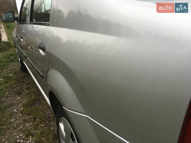 Серый Рено Логан, объемом двигателя 1.39 л и пробегом 302 тыс. км за 4500 $, фото 3 на Automoto.ua