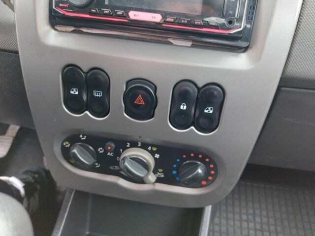 Серый Рено Логан, объемом двигателя 1.5 л и пробегом 148 тыс. км за 4950 $, фото 19 на Automoto.ua