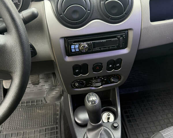 Серый Рено Логан, объемом двигателя 1.6 л и пробегом 115 тыс. км за 5950 $, фото 46 на Automoto.ua