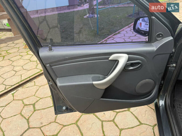 Серый Рено Логан, объемом двигателя 1.6 л и пробегом 115 тыс. км за 5950 $, фото 51 на Automoto.ua