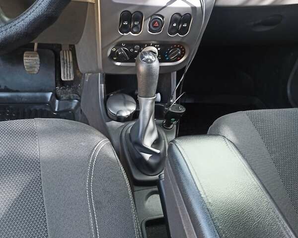 Рено Логан 2012 у Дніпро (Дніпропетровську) на Automoto.ua Сірий Рено Логан, об'ємом двигуна 1.6 л та пробігом 109 тис. км за 6500 $, фото 20 на Automoto.ua