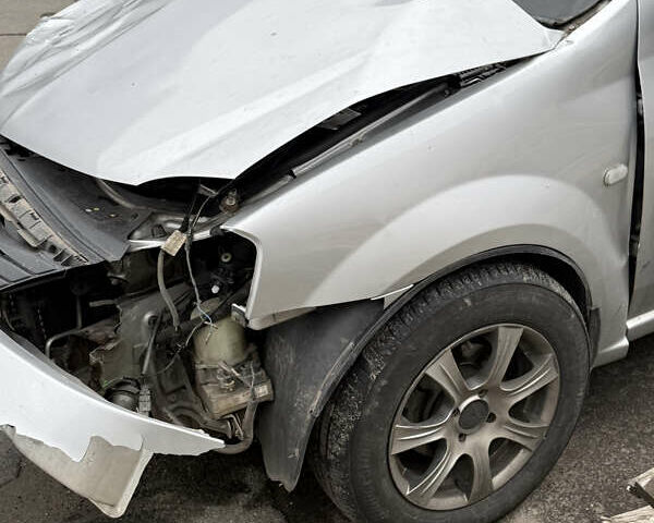 Серый Рено Логан, объемом двигателя 1.46 л и пробегом 119 тыс. км за 1800 $, фото 2 на Automoto.ua