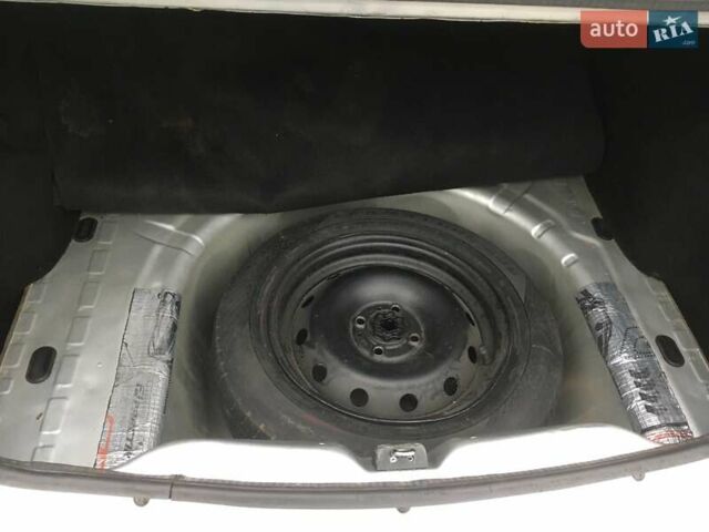 Серый Рено Логан, объемом двигателя 1.39 л и пробегом 302 тыс. км за 4500 $, фото 10 на Automoto.ua