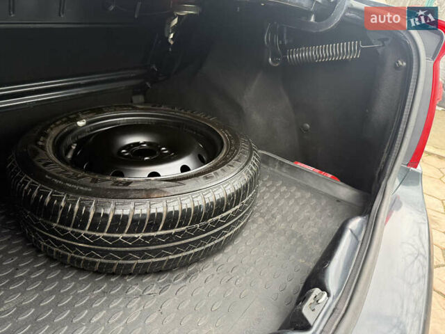 Серый Рено Логан, объемом двигателя 1.6 л и пробегом 115 тыс. км за 5950 $, фото 36 на Automoto.ua