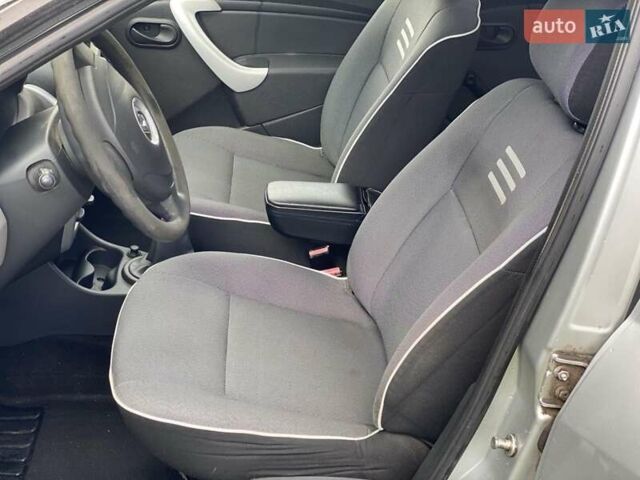 Серый Рено Логан, объемом двигателя 1.6 л и пробегом 119 тыс. км за 4400 $, фото 13 на Automoto.ua