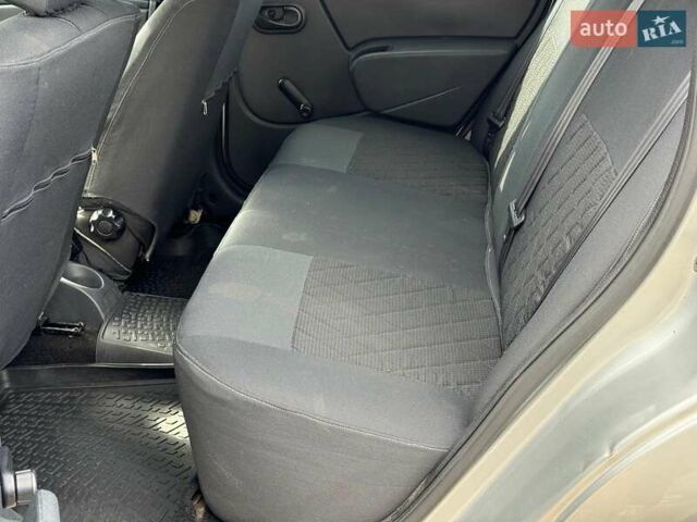 Сірий Рено Логан, об'ємом двигуна 1.6 л та пробігом 263 тис. км за 5790 $, фото 17 на Automoto.ua
