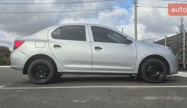 Рено Логан 2013 у Харкові на Automoto.ua Сірий Рено Логан, об'ємом двигуна 1.15 л та пробігом 265 тис. км за 4500 $, фото 4 на Automoto.ua