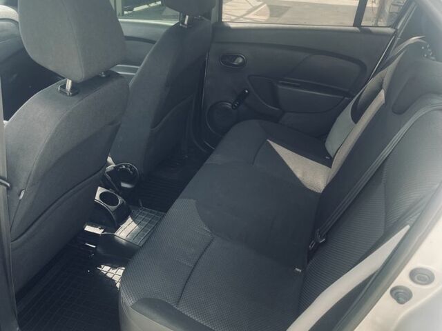 Серый Рено Логан, объемом двигателя 1.1 л и пробегом 198 тыс. км за 4200 $, фото 9 на Automoto.ua