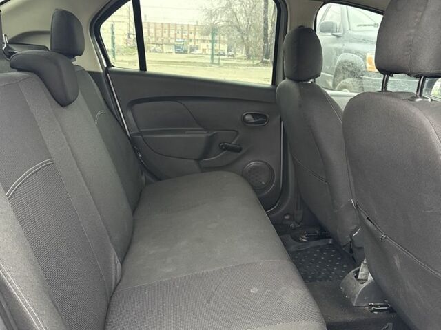 Серый Рено Логан, объемом двигателя 1.6 л и пробегом 300 тыс. км за 2950 $, фото 9 на Automoto.ua