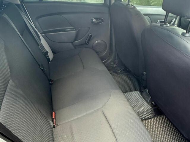 Серый Рено Логан, объемом двигателя 1.6 л и пробегом 298 тыс. км за 5800 $, фото 5 на Automoto.ua